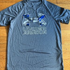 Boys Under Armour T-shirt, EUC